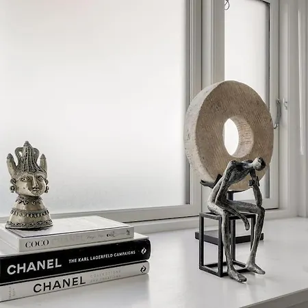 Perfect Location Apartment *