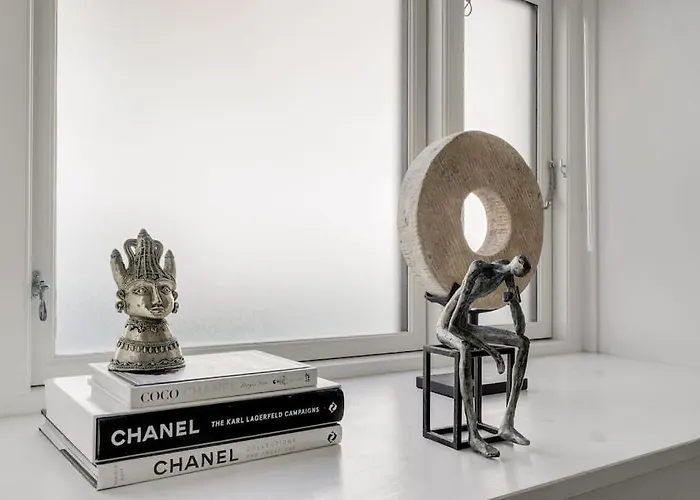 Perfect Location Apartment *