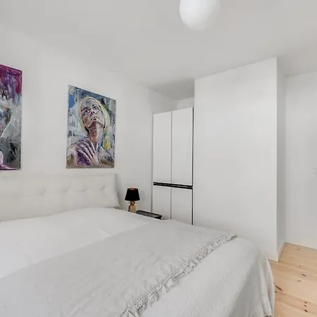 Perfect Location 아파트